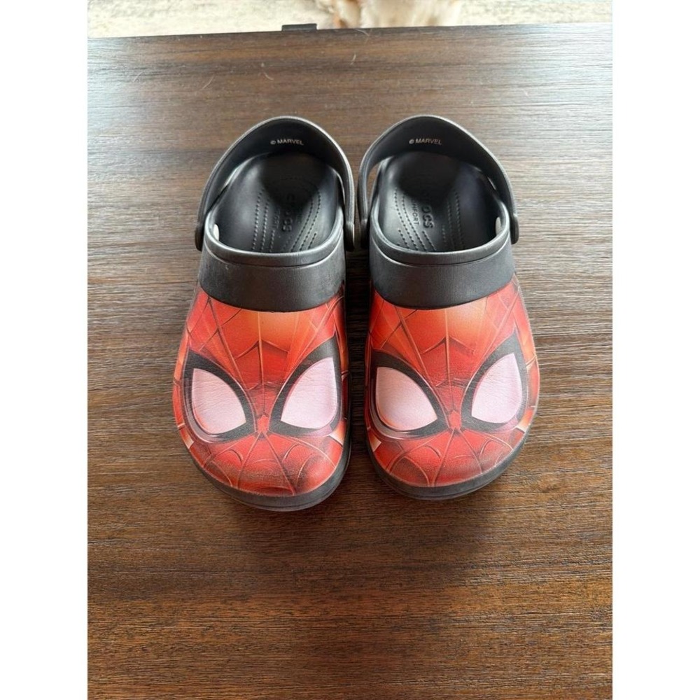 CROCS CLASSIC MARVEL SPIDERMAN CLOG Women's size 9 Men's size 7